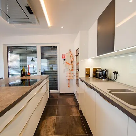 Superb Alpine By In One Apartament Zell am See